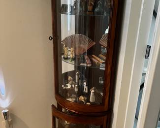 Corner Curio Cabinet w/curved glass
2 door