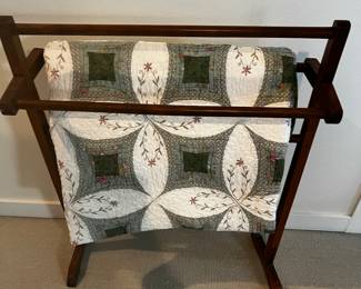 Quilt Stand & a Beautiful Quilt