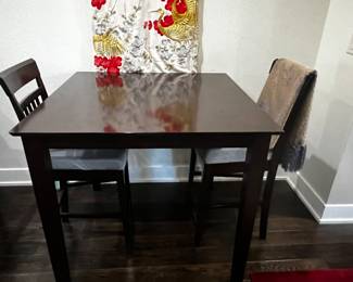Counter Height Table w/4 Matching Chairs
As new