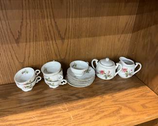 Rose Print Tea Cups & Saucers w/ Lidded Sugar Bowl & Creamer Set 