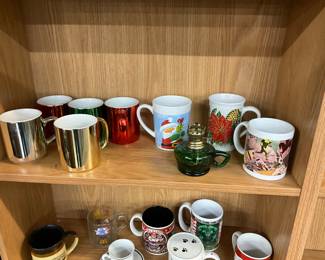 Silver, Green, Gold & Red Mugs - Royal Norfolk Christmas Mugs - Green Oil Lamp