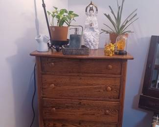 TIGER OAK ANTIQUE CHEST..NICE SMALL SIZE TOO