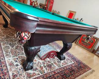 VICTORIAN STYLE CLAW FEET....PERFECT LEATHER BALL BASKETS TOO