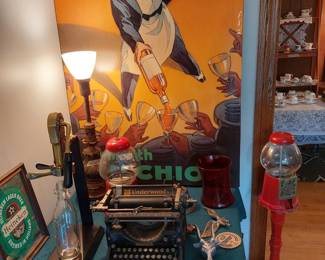 1800S UNDERWOOD TYPEWRITER 