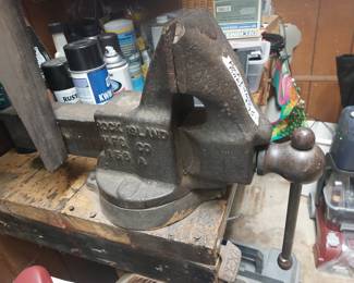 RARE! ROCK ISLAND LG. VISE.. HAS A CHIP ON THE CORNER EDGE