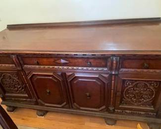 Jacobean-Style Buffet