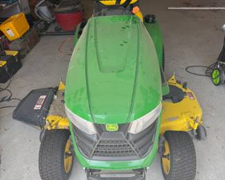 John Deere x390 - needs new battery and driver side front needs inflated