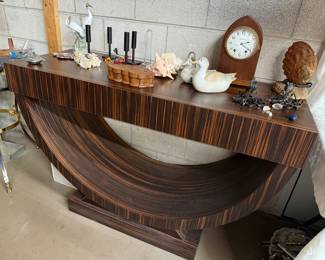 Decorum wood foyer table