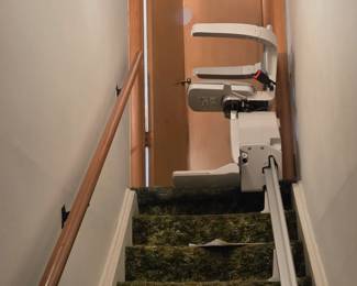 Pristine condition electric Stair-Lift.
Purchaser would need to disassemble, transport to their home.  Length of rails is adjustable, but currently spans 15 standard stairs.