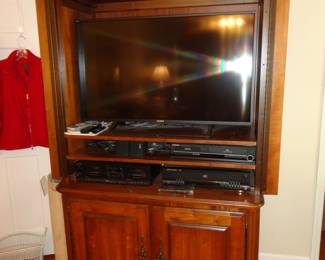 Sony TV (amazon included) 43"/Kincaid Entertainment Center
