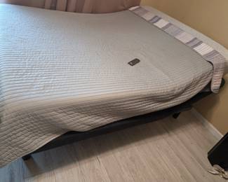 Queen size adjustable bed