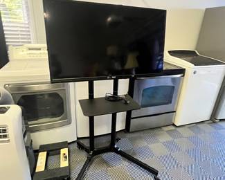 RCA HDMI 40” TV
Rolling Tv Screen Holder