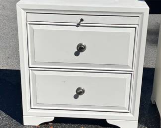 9 Drawer Dresser with Matching Nightstand & Mirror