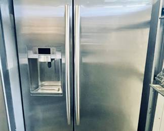 Samsung Refrigerator
Samsung - 27.4 cu. ft. Side-by-Side Smart Refrigerator with Large Capacity - Fingerprint Resistant Stainless Steel