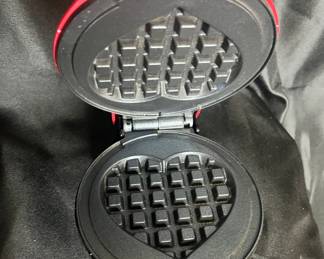 Dash heart waffle maker