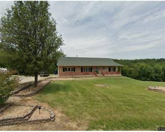 Large driveway with lots of parking. All merchandise on main level 