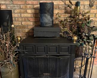 Cast Iron Wood-Burning Stove/Fireplace