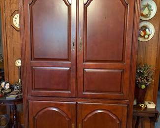 Entertainment/Storage Cabinet
