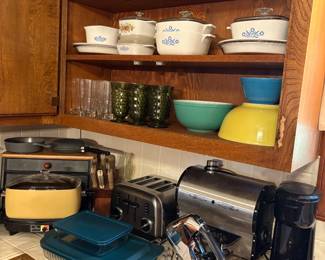 Vintage Pyrex Mixing Bowls, Corning Ware Blue Cornflower, Small Kitchen Appliances