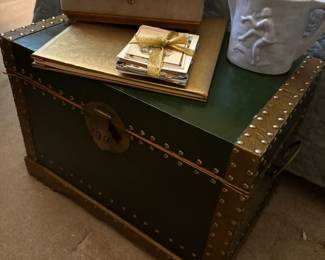 Trunk, Decor