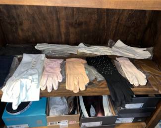 Women's vintage gloves