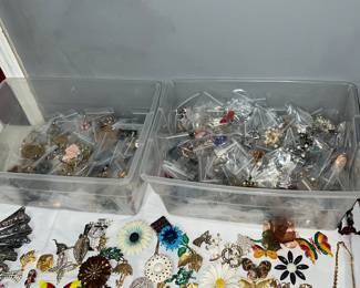 Large collection of vintage Earrings