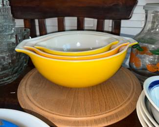 Vintage Pyrex Daisy Sunflower Cinderella Mixing Bowls