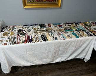 Large collection of vintage costume jewelry Necklaces 