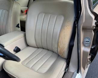 1985 JAGUAR XJ6 VANDEN PLAS | VIN# SAJAY1342FC392392
42,529 original miles, always garaged
Tan leather interior with gold exterior paint
4.2L straight six cylinder engine