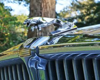 1985 JAGUAR XJ6 VANDEN PLAS | VIN# SAJAY1342FC392392
42,529 original miles, always garaged
Tan leather interior with gold exterior paint
4.2L straight six cylinder engine