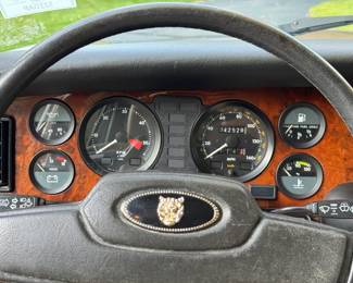 1985 JAGUAR XJ6 VANDEN PLAS | VIN# SAJAY1342FC392392
42,529 original miles, always garaged
Tan leather interior with gold exterior paint
4.2L straight six cylinder engine