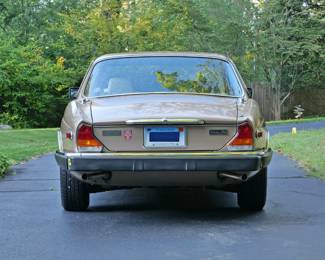 1985 JAGUAR XJ6 VANDEN PLAS | VIN# SAJAY1342FC392392
42,529 original miles, always garaged
Tan leather interior with gold exterior paint
4.2L straight six cylinder engine