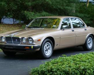 1985 JAGUAR XJ6 VANDEN PLAS | VIN# SAJAY1342FC392392
42,529 original miles, always garaged
Tan leather interior with gold exterior paint
4.2L straight six cylinder engine