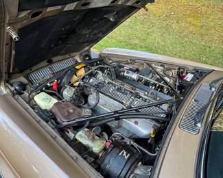 1985 JAGUAR XJ6 VANDEN PLAS | VIN# SAJAY1342FC392392
42,529 original miles, always garaged
Tan leather interior with gold exterior paint
4.2L straight six cylinder engine