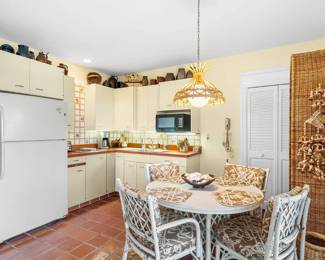 Rattan dining set seats 4