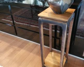 Asian accent table; vase