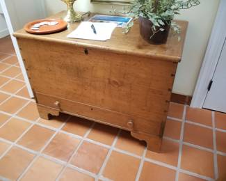 Blanket chest