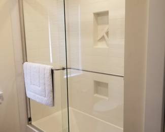 Glass shower doors
