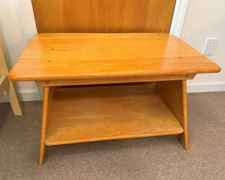 59 Handcrafted Maple 2Tier Accent Tablemin