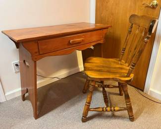 59 Maple Vintage Small Deskmin