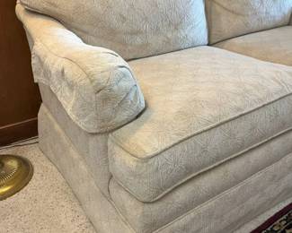 59 Ethan Allen Upholstered Settee Detailmin