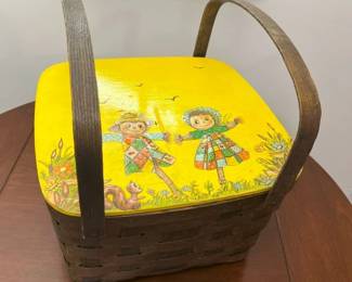 59 Vintage Decoupage Sewing Picnic Basketmin
