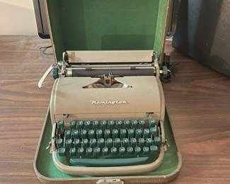 59 Remington QuietRite Manual Travel Typewritermin
