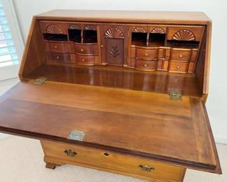 59 Max F. Ilsanker Mastercraftsman Marquetry Secretary Desk Detailmin