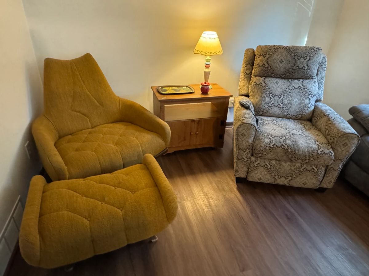 Recline/Heat/Massage chair, Vintage "His" style chair, living room furniture and decor.
