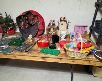 Clean and pretty holiday decor