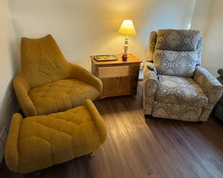 Recline/Heat/Massage chair, Vintage "His" style chair, living room furniture and decor.