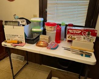 Bakeware and kitchen items