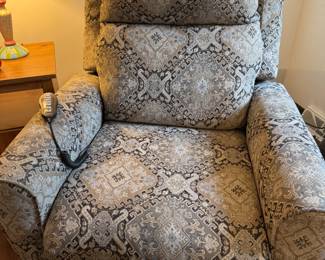 Recline/Heat/Massage Chair!