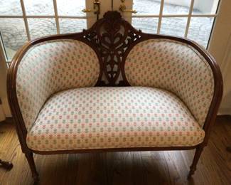 Awesome settee w/ carved wood work 42”x22”x37” H